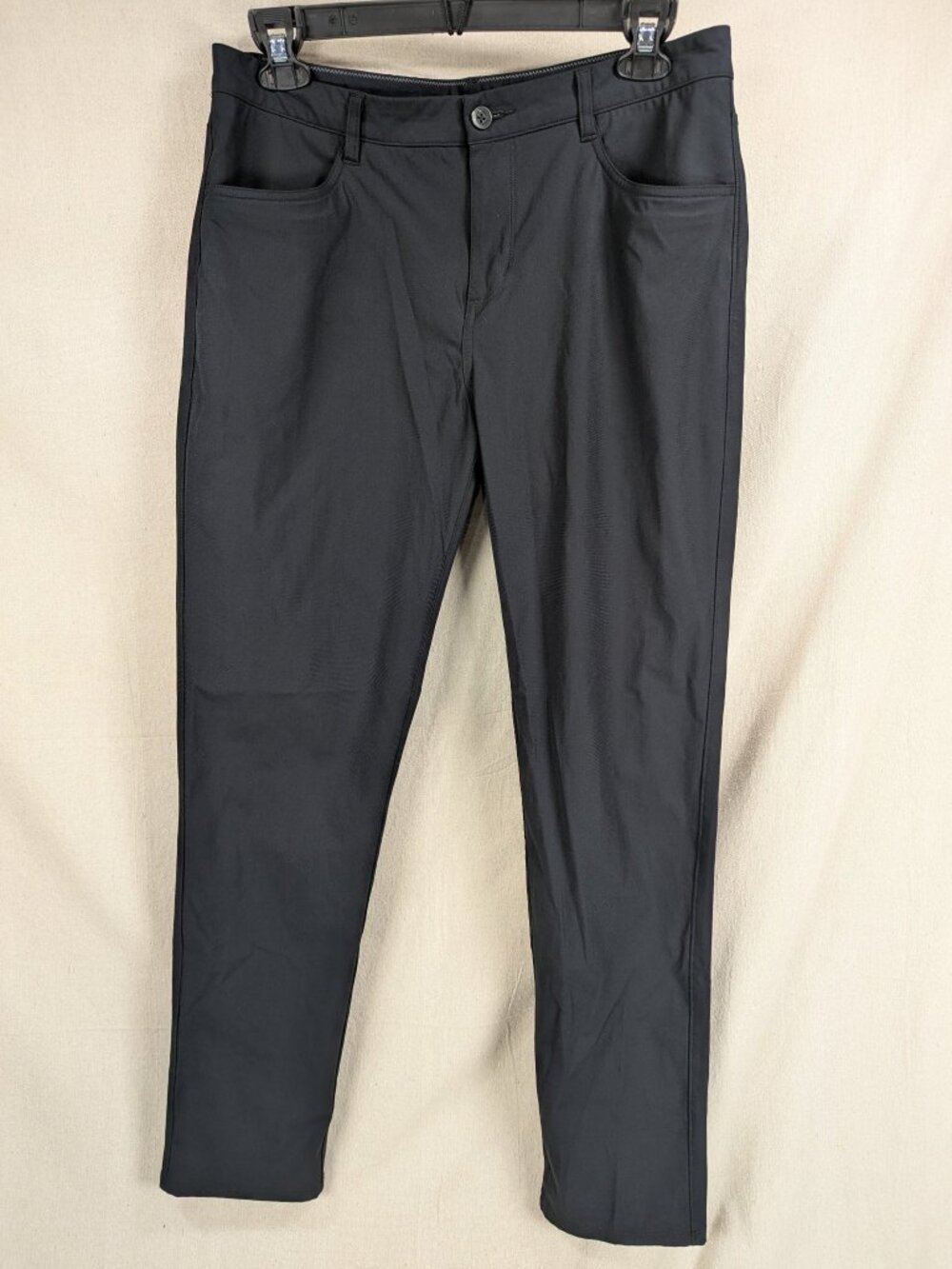 Vuori Meta Pant Men's Size 34 Black Technical Moisture-Wicking 5-Pocket Athletic